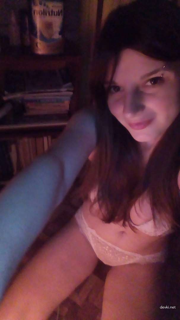 Explicit Amateur Photos of Mature Brunette - Personal Pics for Adults