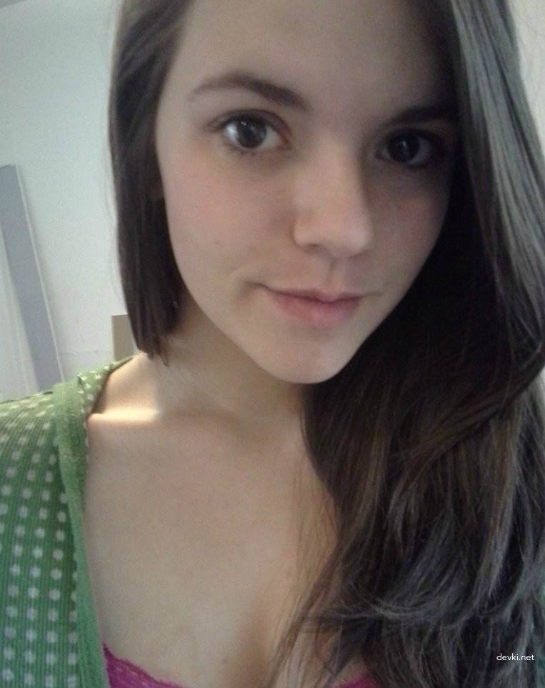 Seductive Young Woman with Perfect Figure: Explicit Amateur Photo