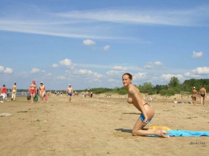 Explicit Nude Nudist on Beach - Amateur Photo