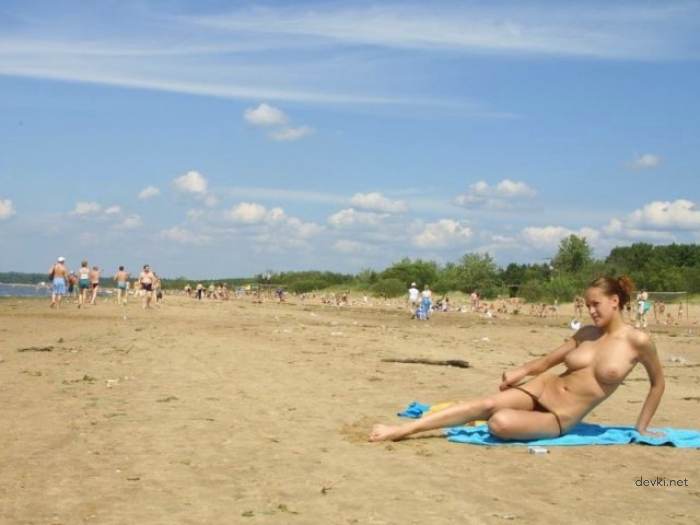 Explicit Nude Nudist on Beach - Amateur Photo