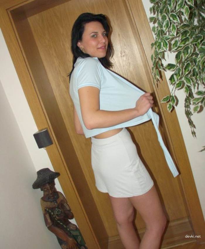 Hot Brunette Poses Naked at Home - Amateur Explicit Photo Shoot