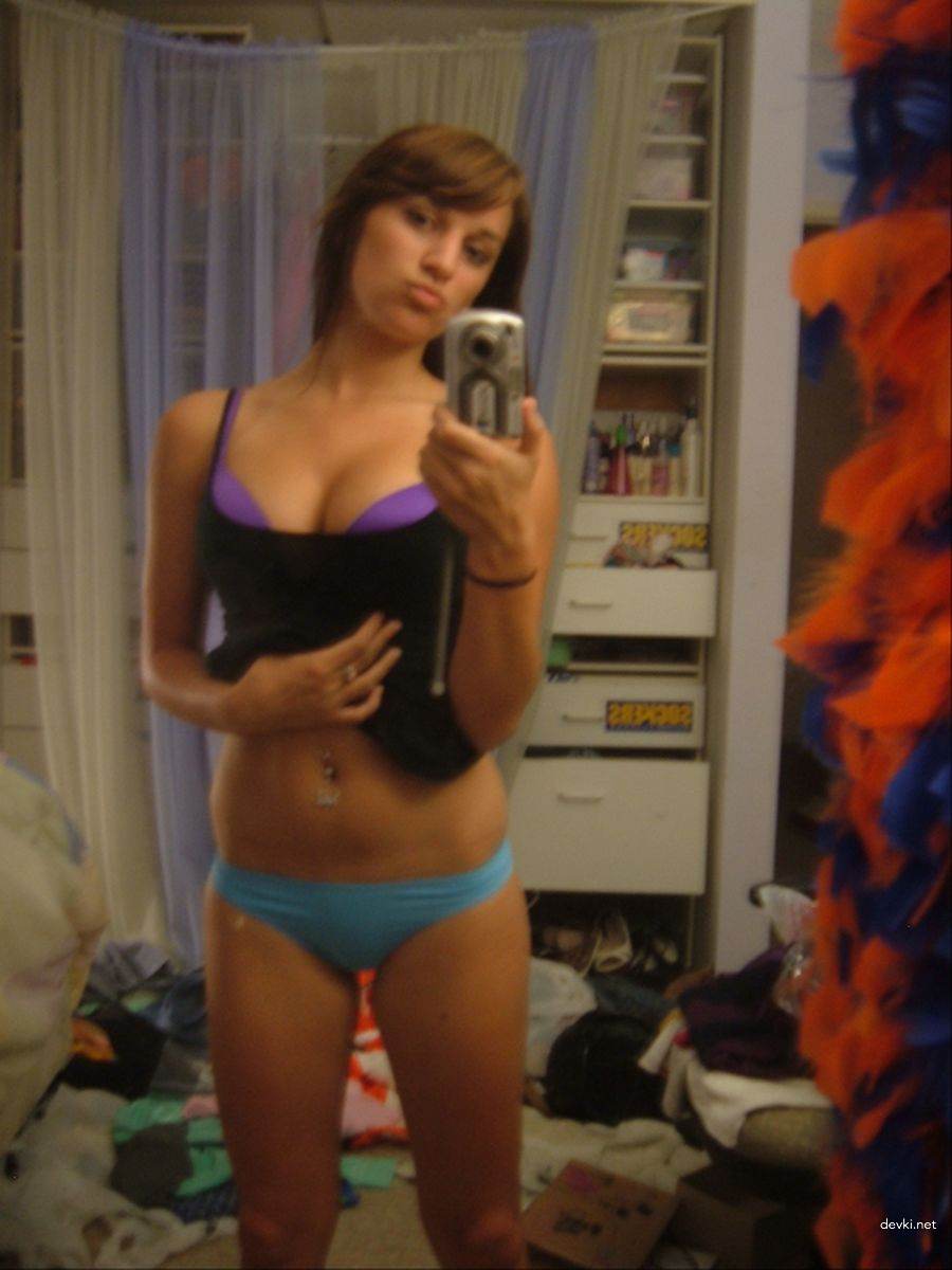 Hot College Student's Naughty Selfie - Explicit Amateur Photo