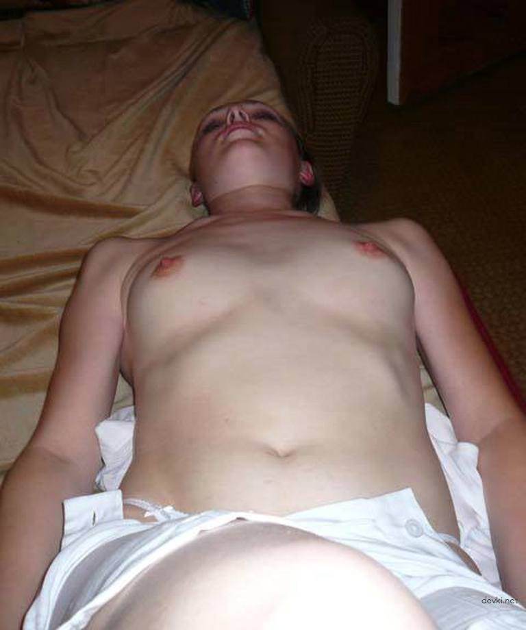 Amateur Wife Spreading Legs for Sex - Explicit Photo