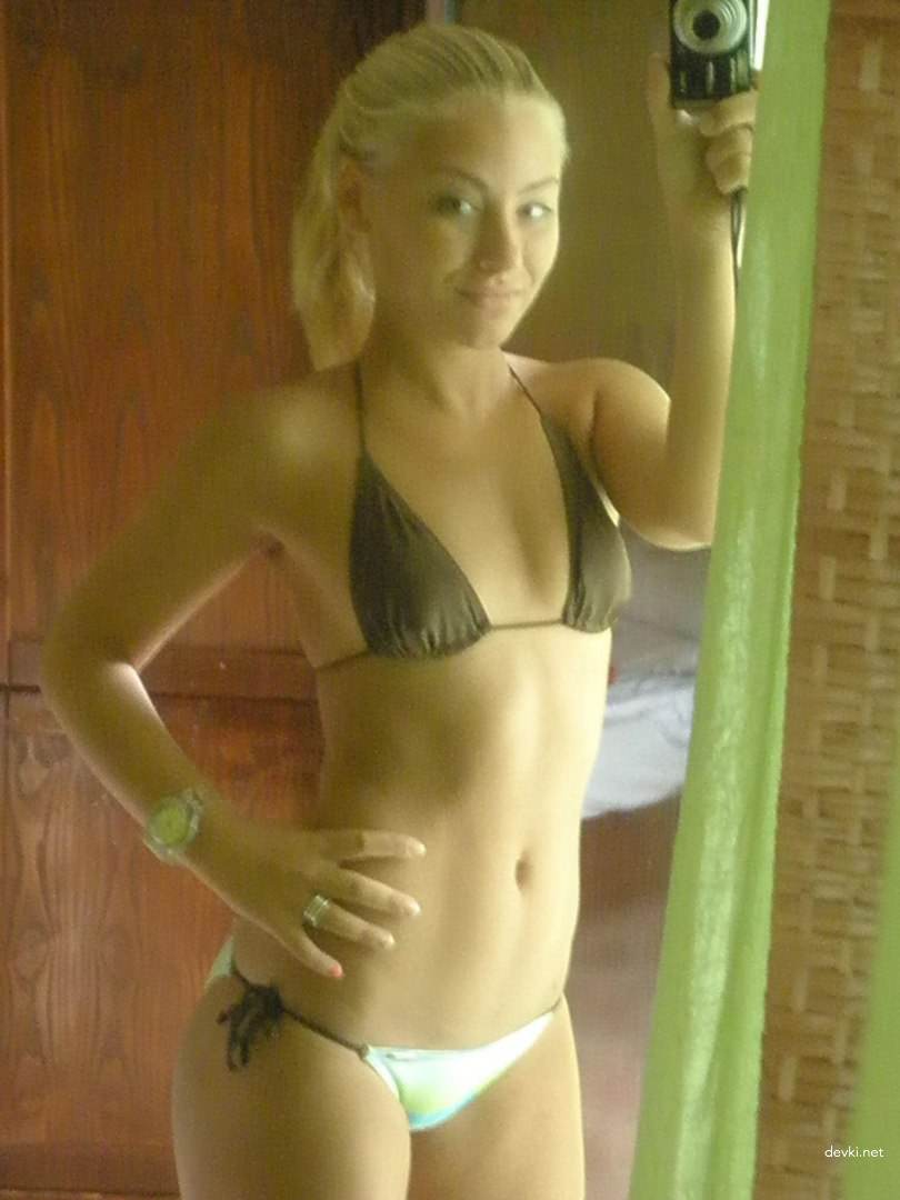 Russian Girls' Explicit Amateur Erotica: Uncensored Photos