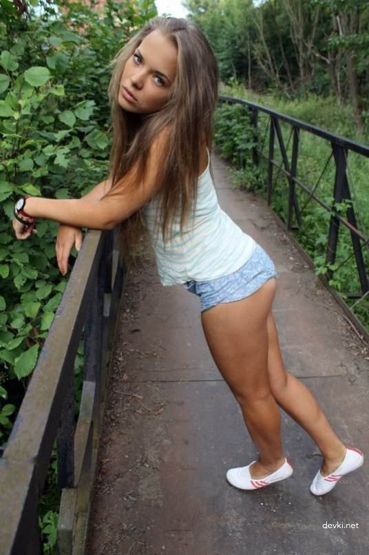Russian Girls' Explicit Amateur Erotica: Uncensored Photos