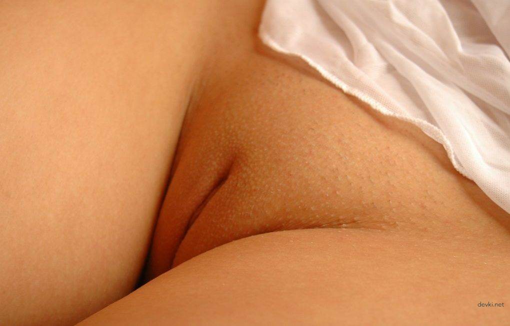 Sexy Brunette Amateur Erotica Photo - Explicit and Seductive Beauty