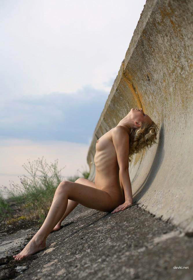 Hot Blonde with Stunning Body Poses Nude by Dam - Amateur Explicit Photo