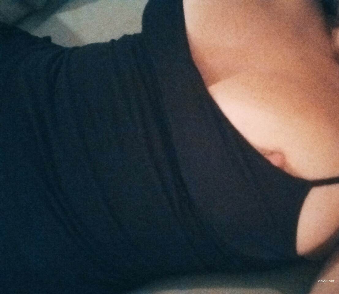 Busty Babe Snaps Naked Selfies - Explicit Amateur Photo Shoot