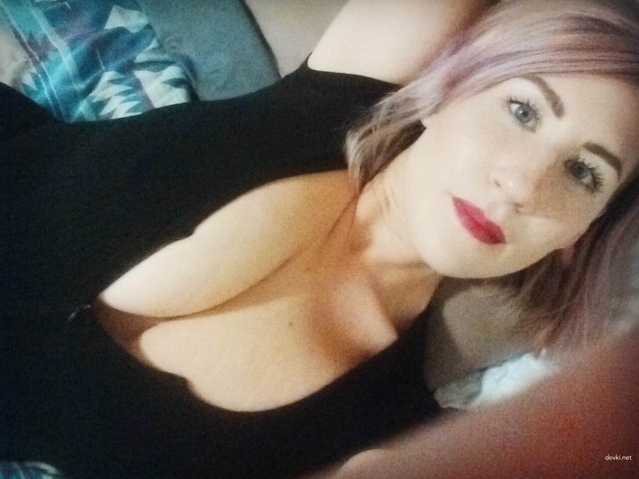 Busty Babe Snaps Naked Selfies - Explicit Amateur Photo Shoot