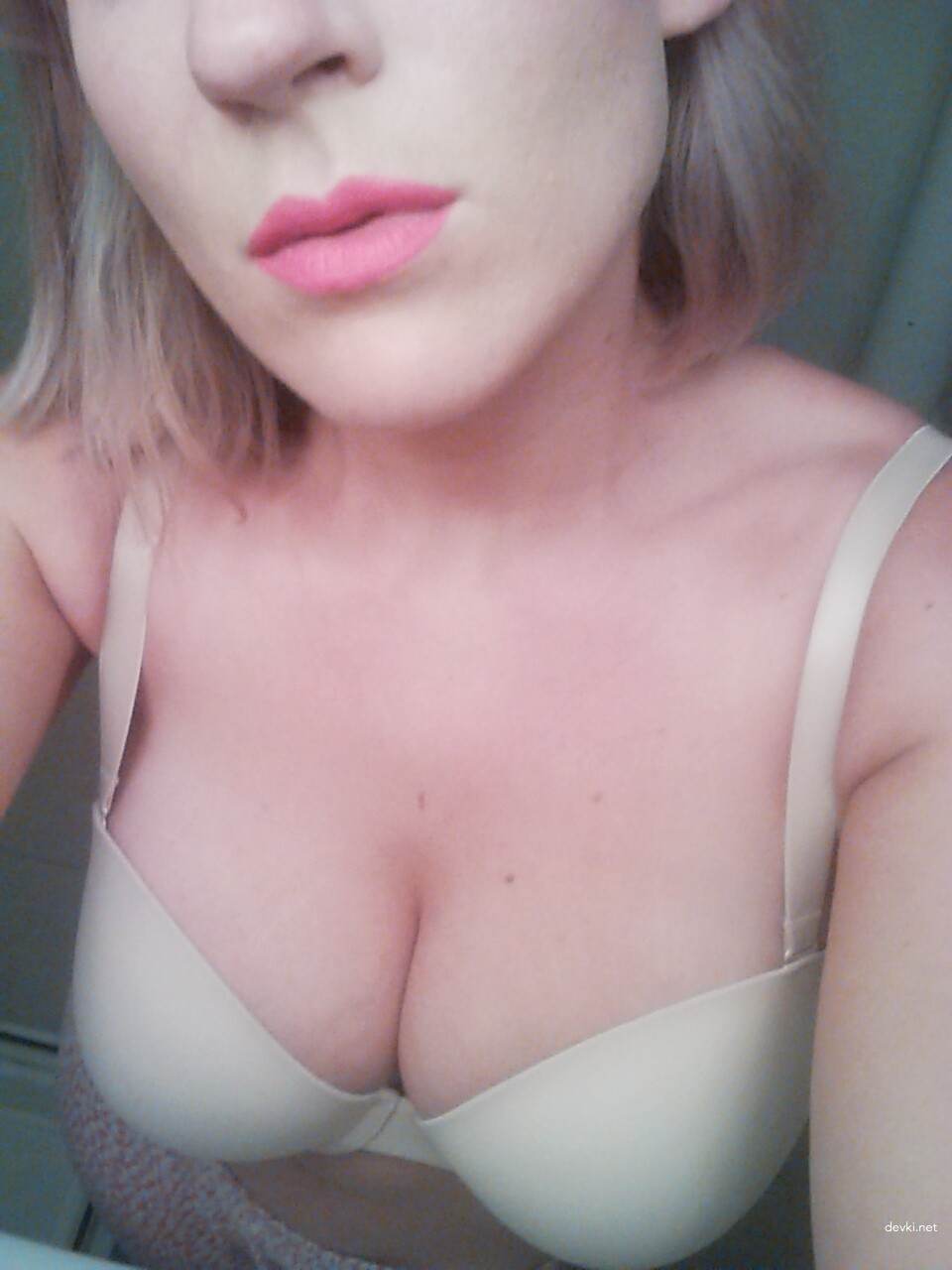 Busty Babe Snaps Naked Selfies - Explicit Amateur Photo Shoot