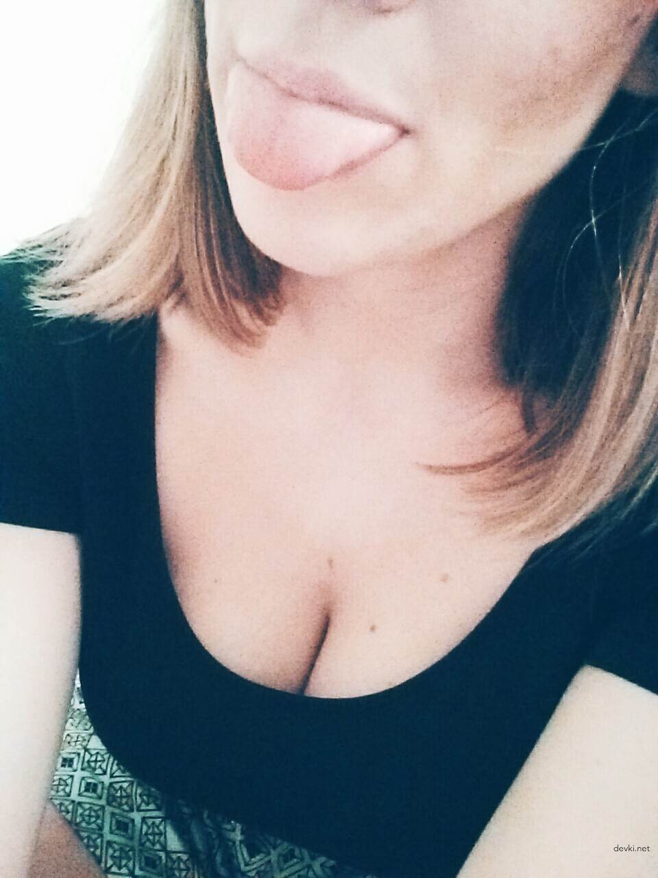 Busty Babe Snaps Naked Selfies - Explicit Amateur Photo Shoot