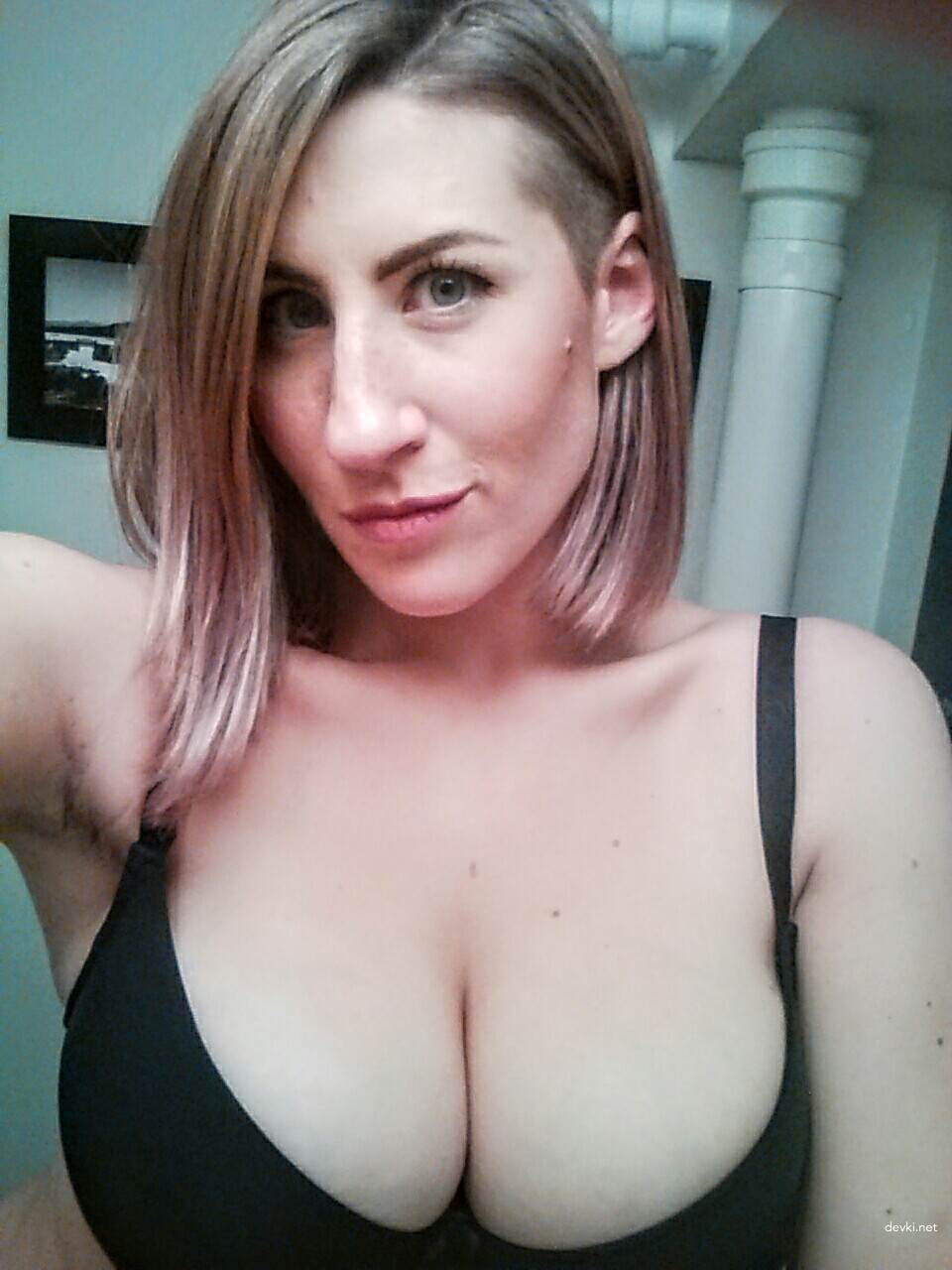 Busty Babe Snaps Naked Selfies - Explicit Amateur Photo Shoot