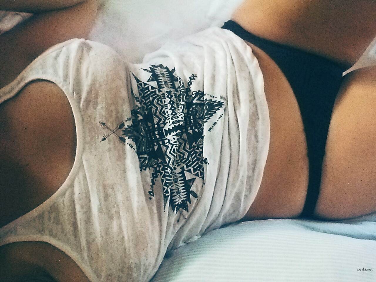 Busty Babe Snaps Naked Selfies - Explicit Amateur Photo Shoot