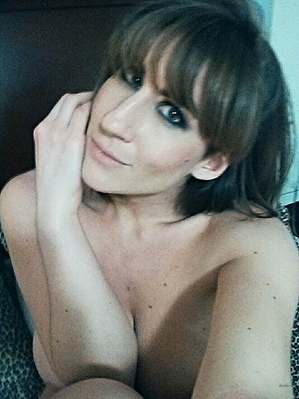 Busty Babe Snaps Naked Selfies - Explicit Amateur Photo Shoot