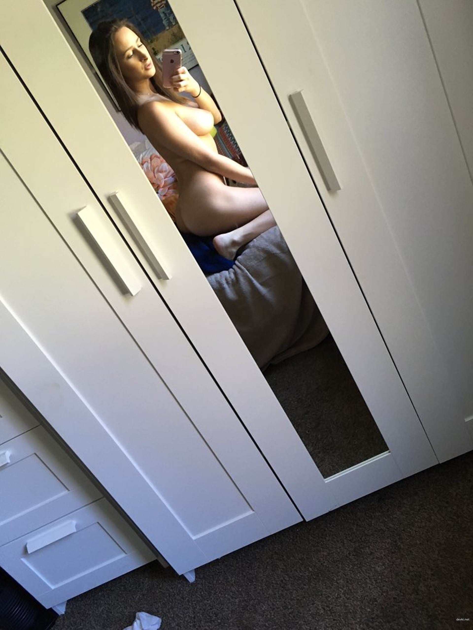 Sexy Girl Reveals Intimate Photos - Amateur Explicit Content