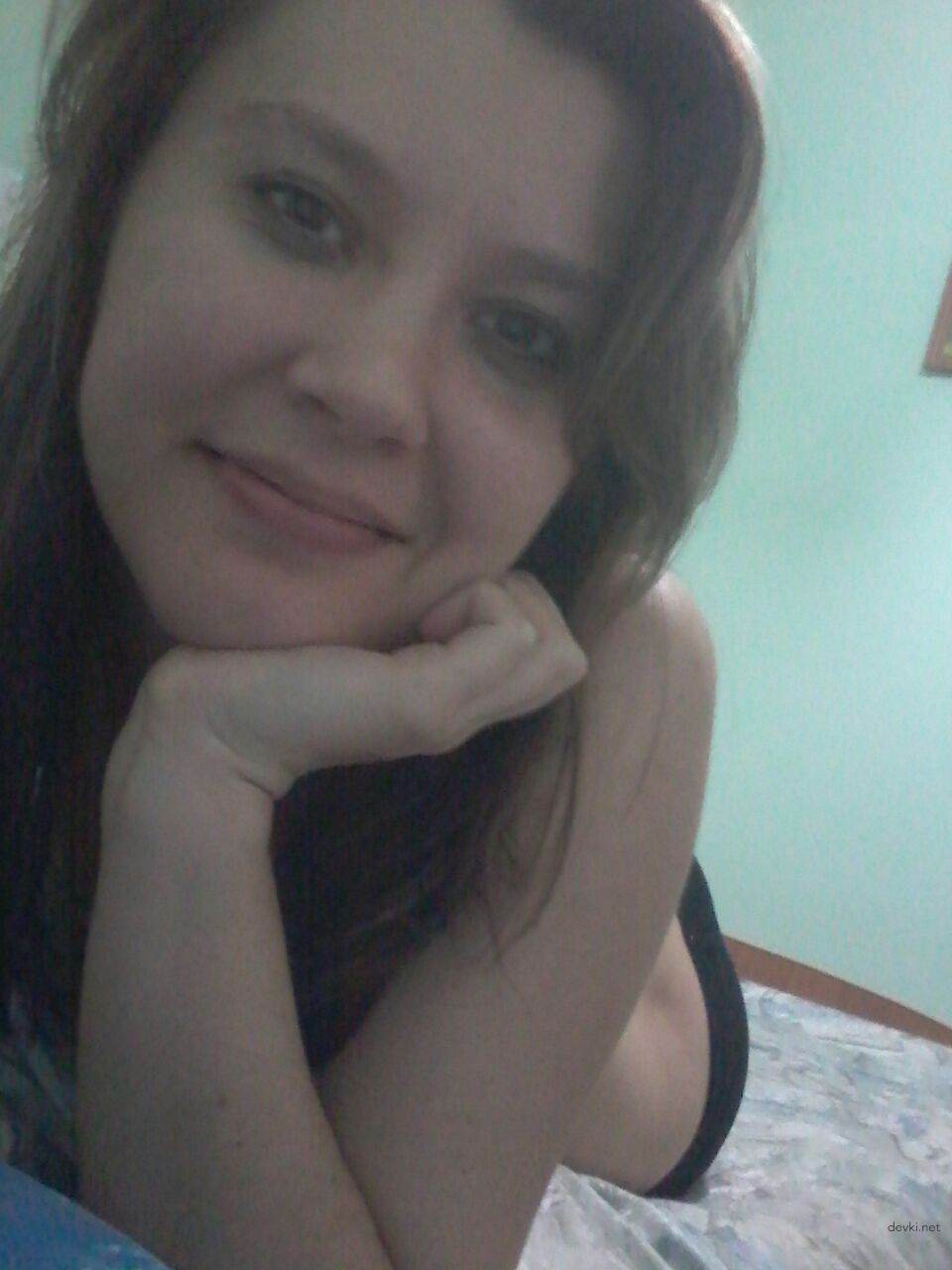 Bare Pussy on Display: Amateur Slut Shows Off Her Cunt