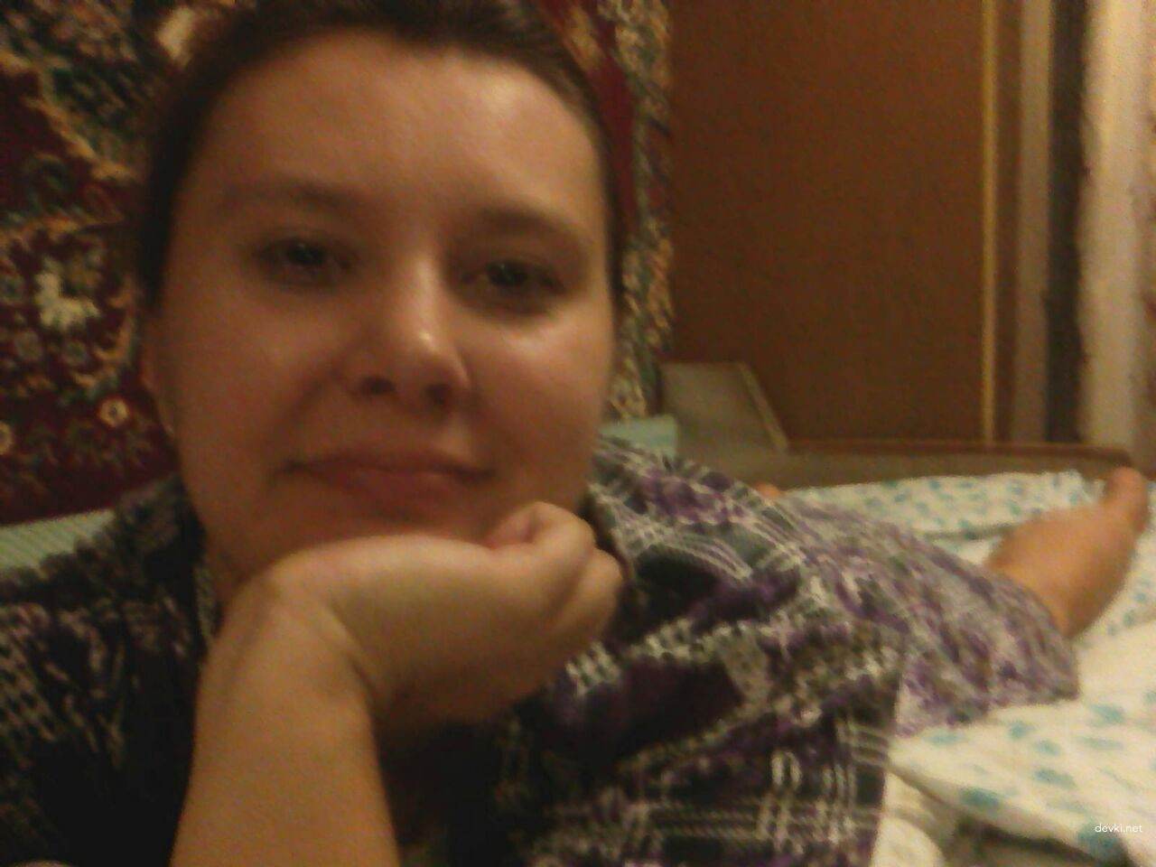 Bare Pussy on Display: Amateur Slut Shows Off Her Cunt