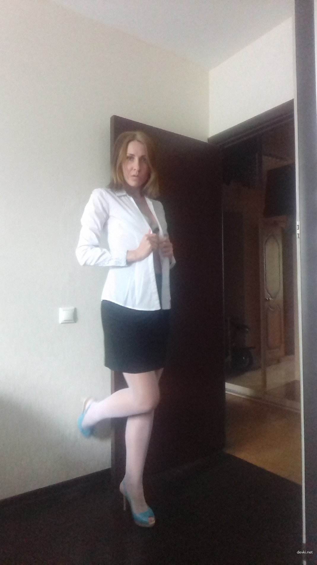 Private Photo of Long-Legged Mistress: Explicit Amateur Content