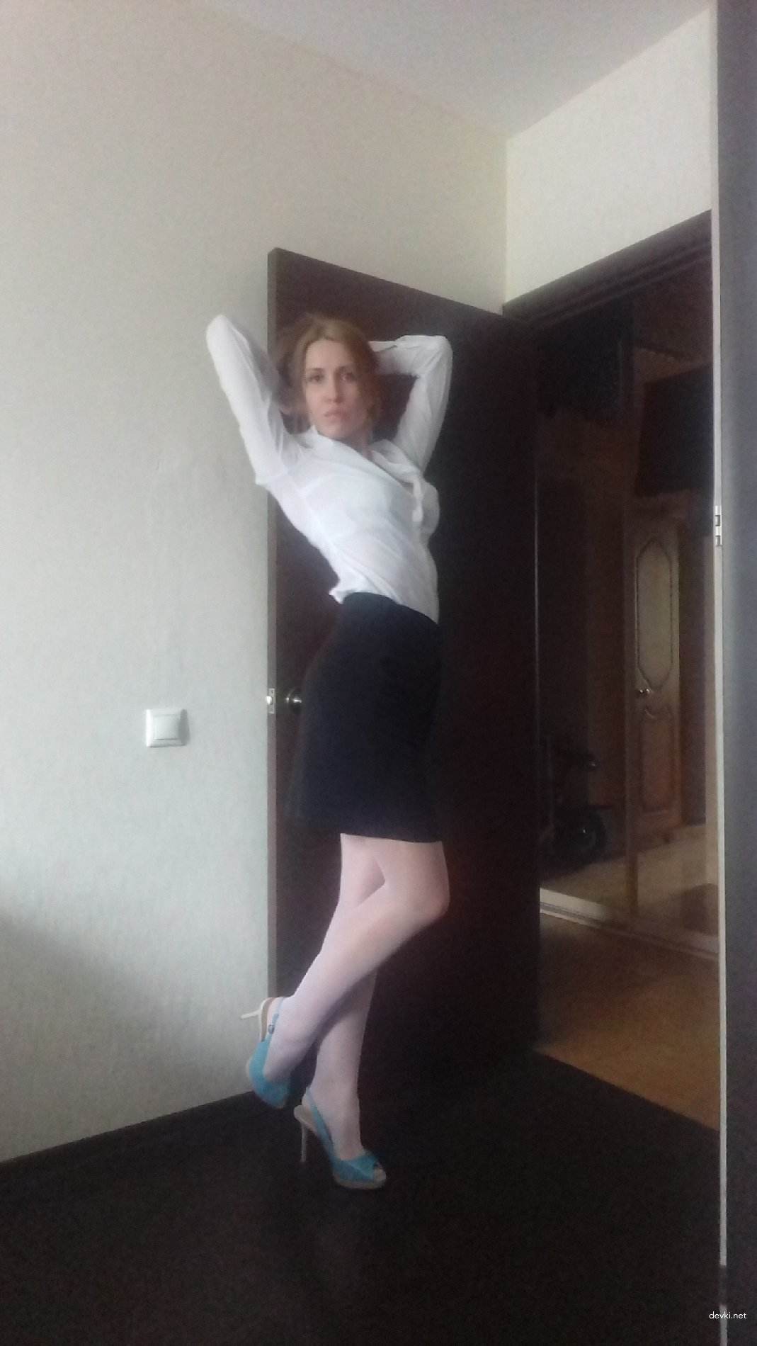 Private Photo of Long-Legged Mistress: Explicit Amateur Content