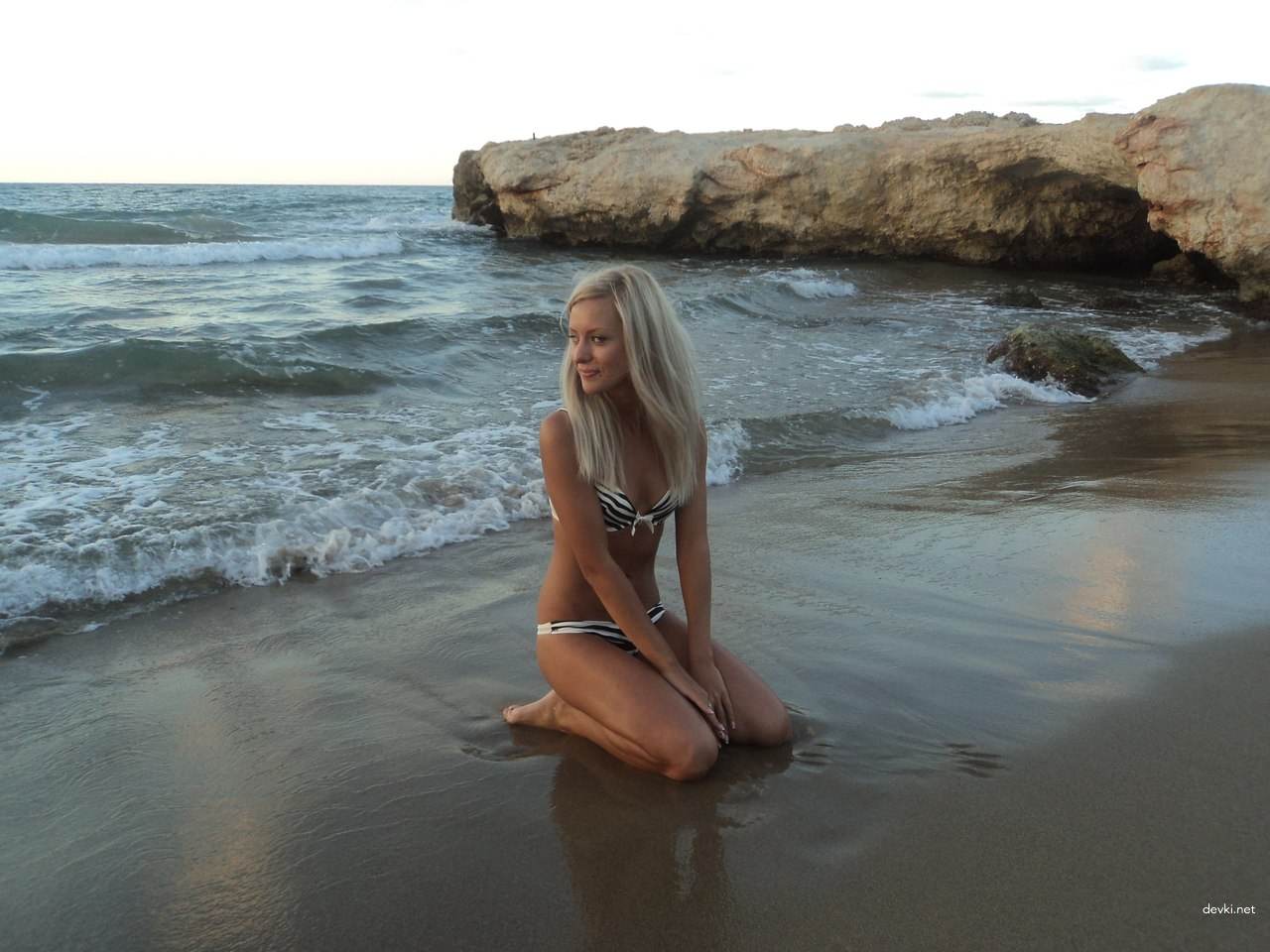 Amateur Erotic Photos of Cute Ladies - Explicit and Sensual Amateur Erotica Collection