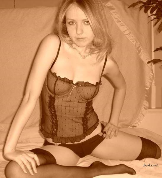 Curvy Amateur Porn Star's Home Video - Busty Russian Babe in Explicit Action