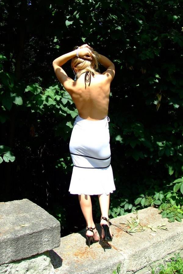 Young Kiev Girl Poses Nude on Street - Explicit Amateur Photo