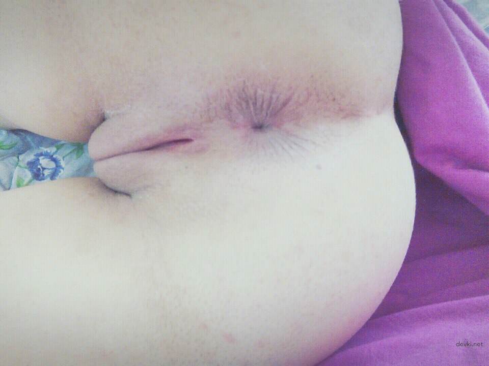 Hot Babes Expose Their Pussies: Explicit Amateur Photos