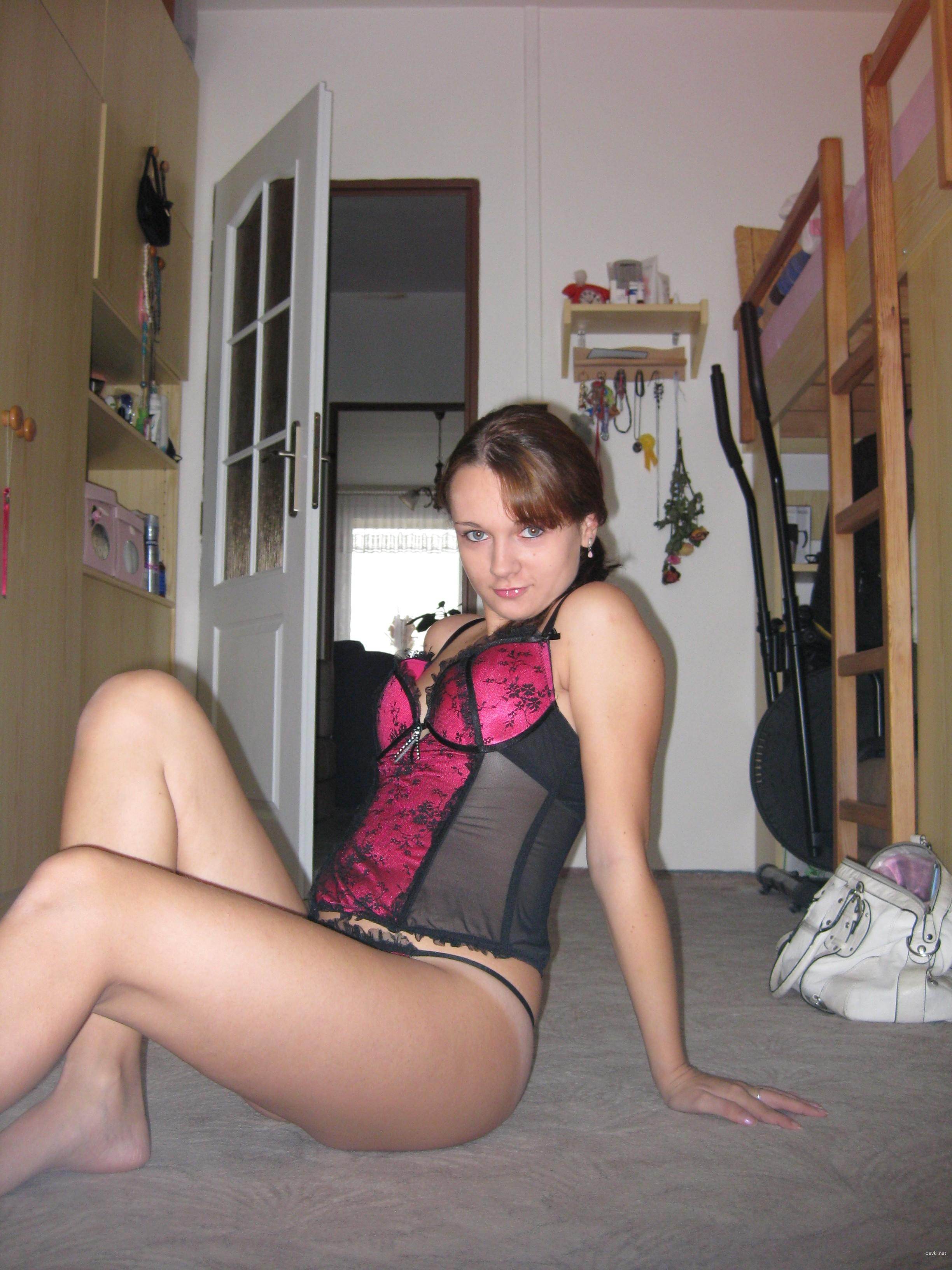Hot Naked Brunette Amateur Exposing It All - Explicit Photo Shoot