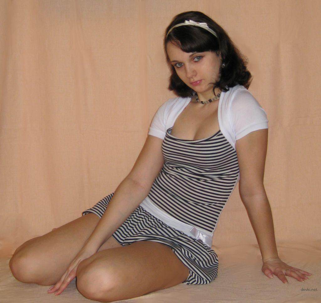 Hot Naked Brunette Amateur Exposing It All - Explicit Photo Shoot