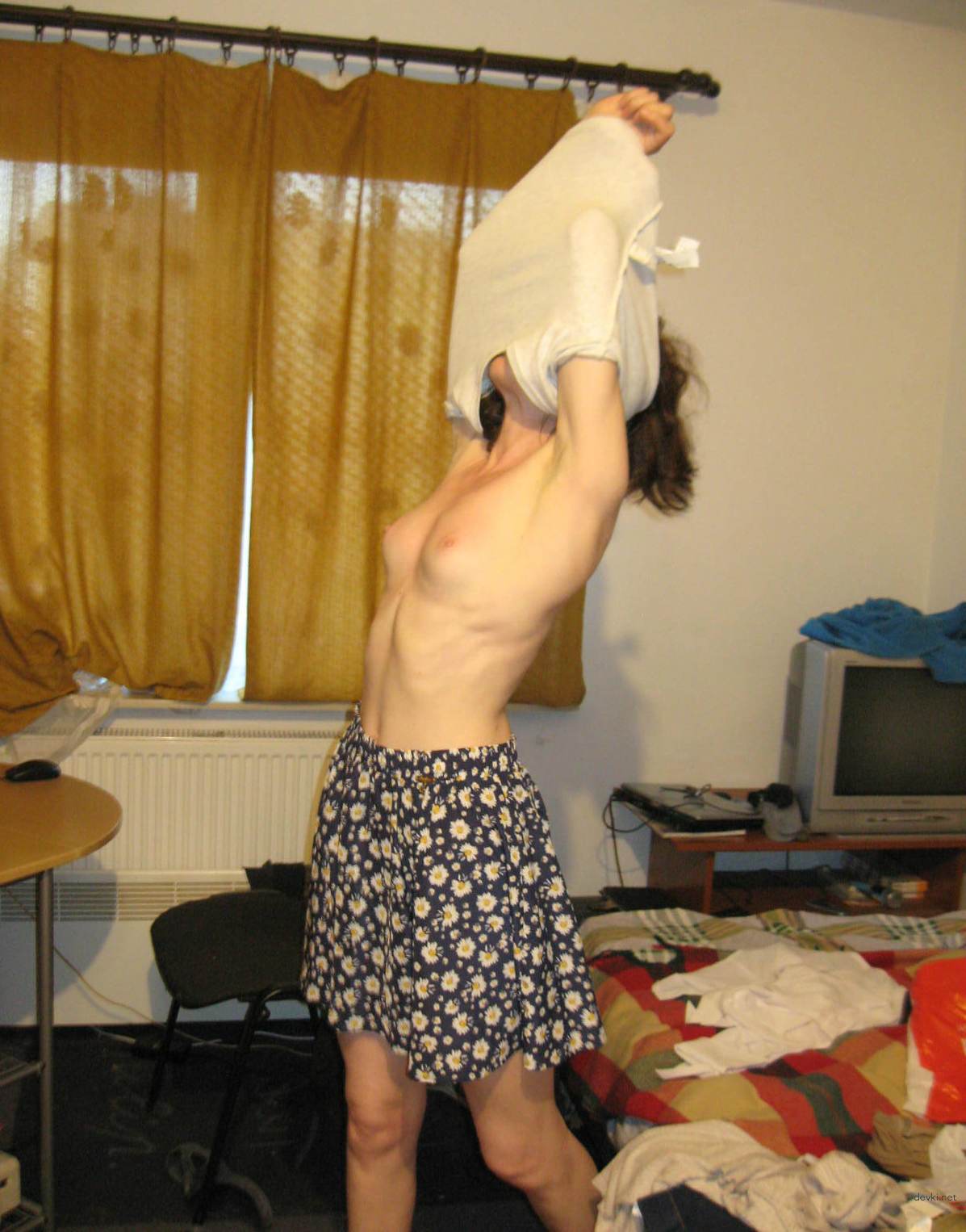 Woman Explicitly Shows What's Under Her Skirt in Amateur Photo