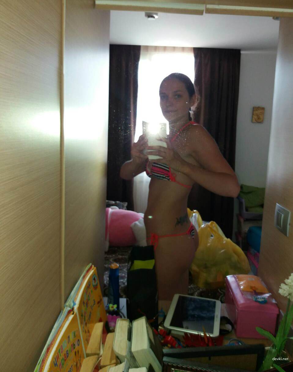 Private Mistress Vacation Pics: Explicit Amateur Photos