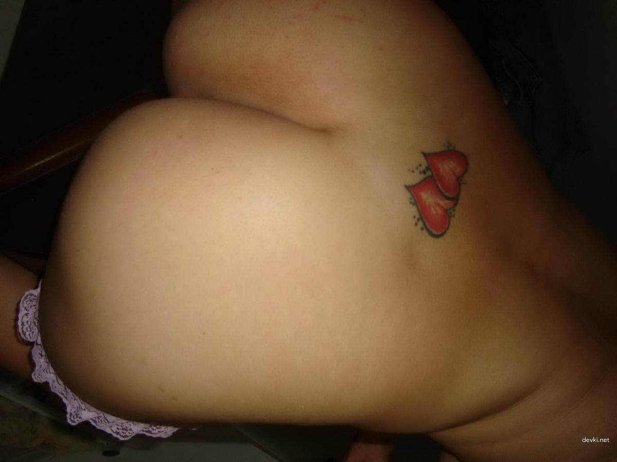 Explicit Amateur Brunette Nude Selfies: Hot Body Photoshoot