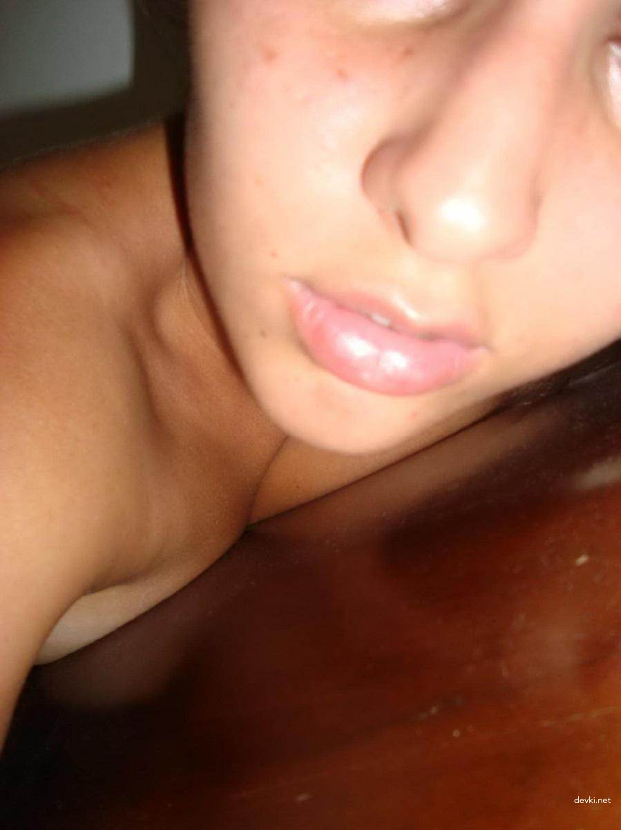 Explicit Amateur Brunette Nude Selfies: Hot Body Photoshoot