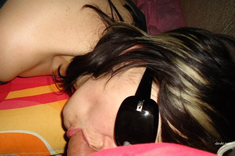 Passionate Woman Gives Blowjob with Gusto