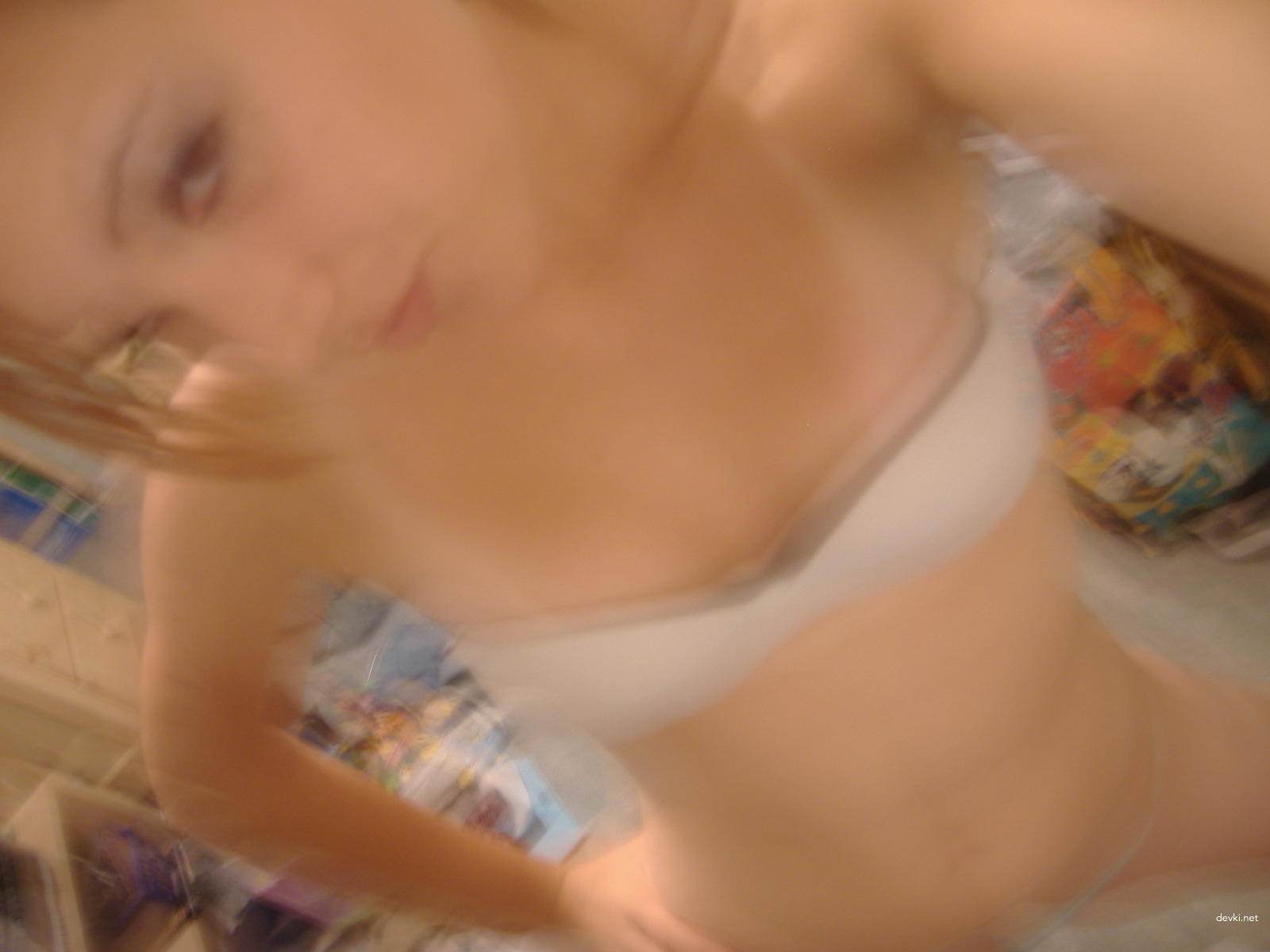 Hot Naked Blonde Amateur Exposing All - Explicit Photo