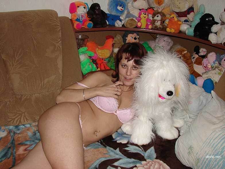 Brunette Poses in Panties: Explicit Amateur Photo Shoot