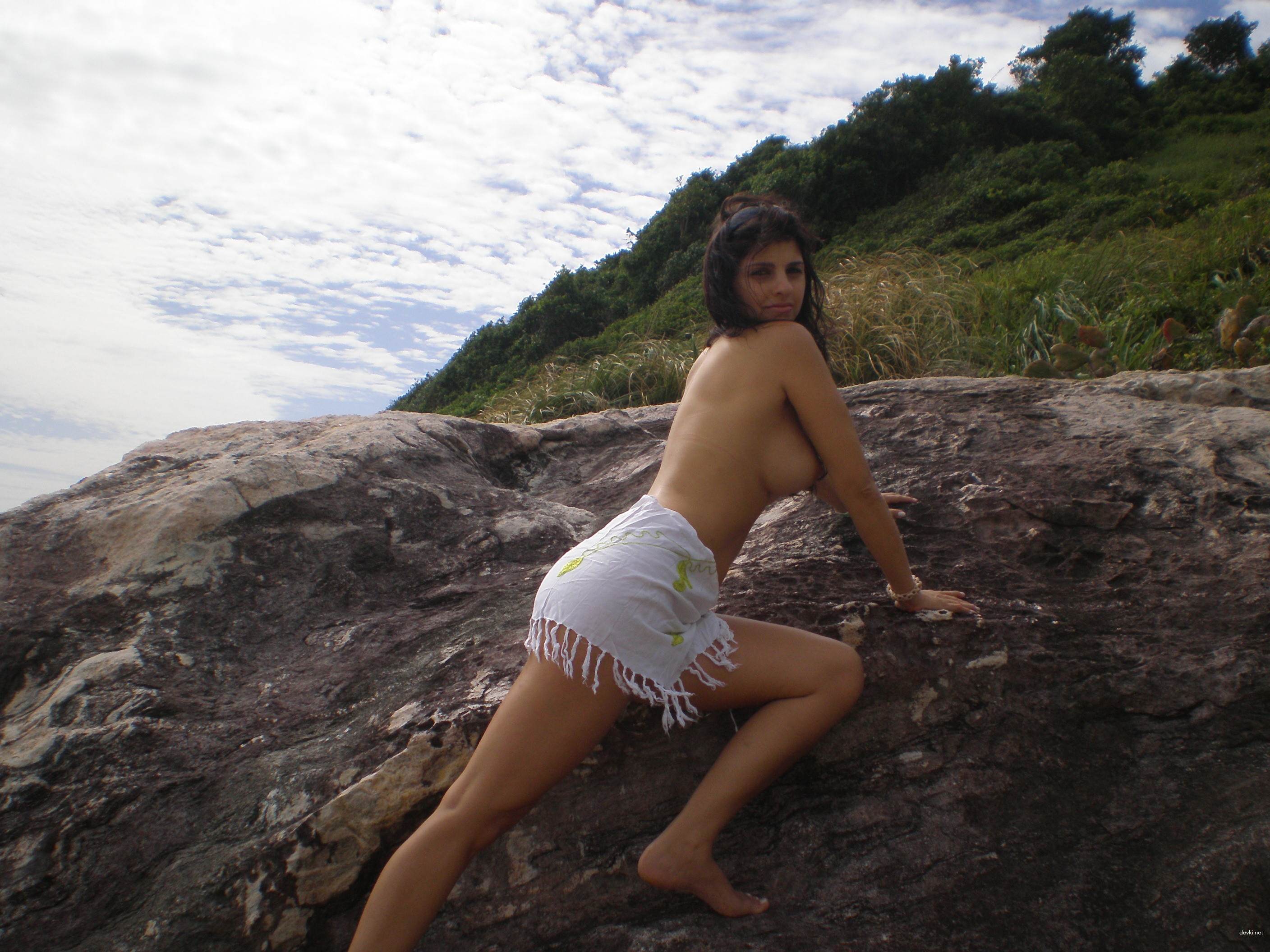 Explicit Amateur Photo: Naked Brunette with Stunning Body