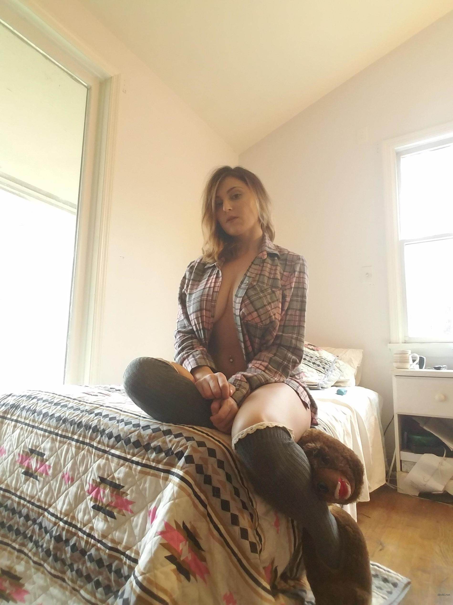 Seductive babe strips and fucks herself - Explicit solo masturbation