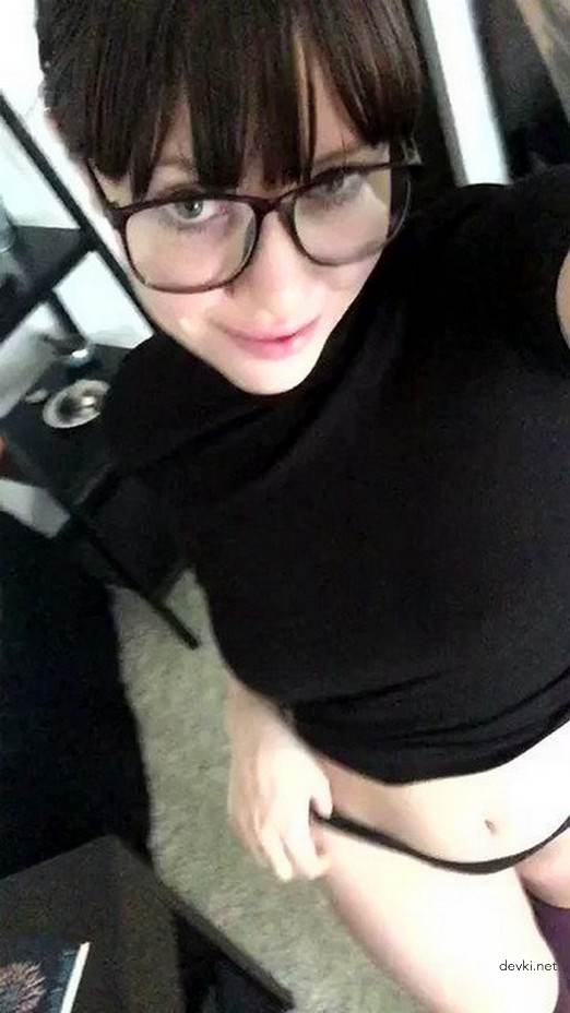 Big Ass Brunette Babe in Explicit Porn Photo