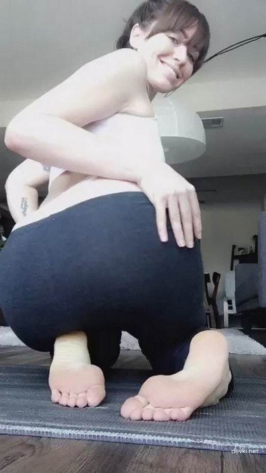 Big Ass Brunette Babe in Explicit Porn Photo