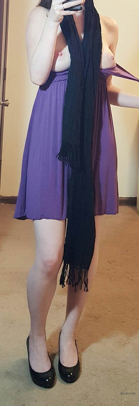 Amateur babe flaunts pussy in long scarf - Explicit photo shoot