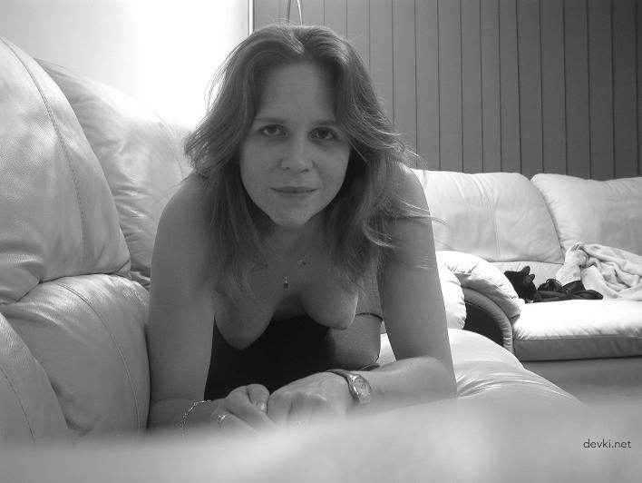 Explicit Amateur Nude Wife Posing on Couch - Homemade XXX Photo