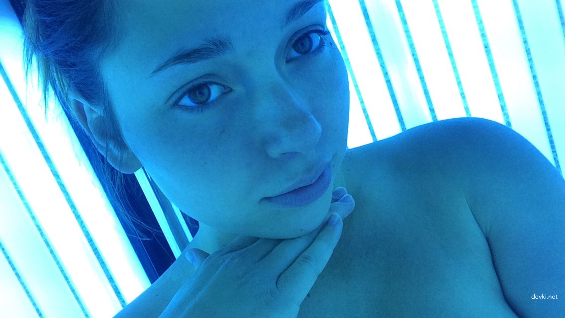 Seductive Bombshell with Perfect Body Takes Intimate Photos