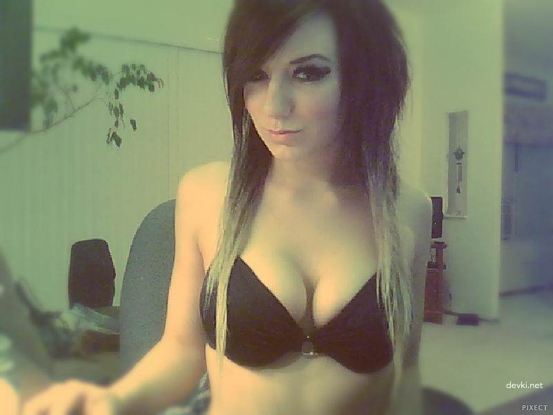 Hot Naked Girl in Private Photo - Explicit Amateur Nudes