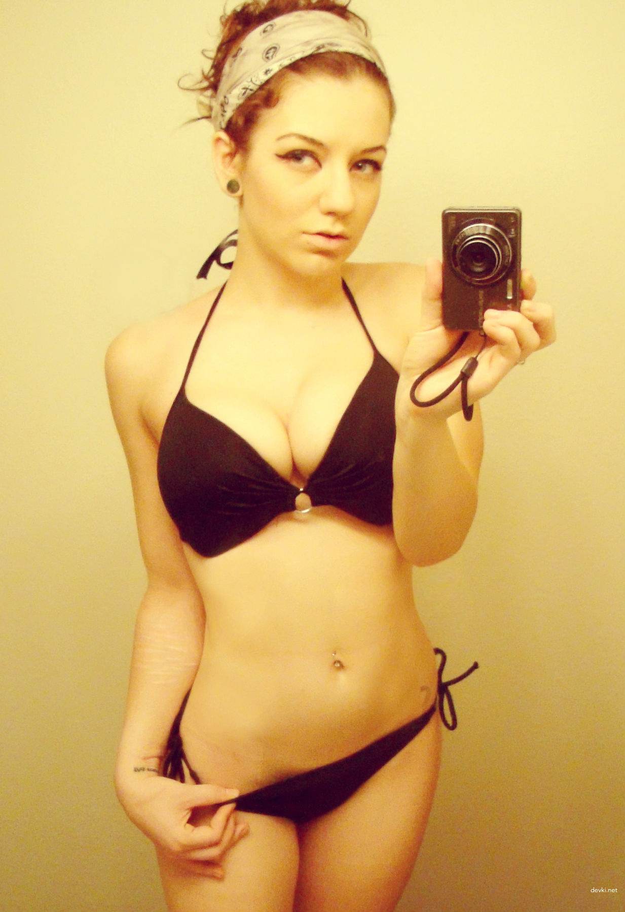 Hot Naked Girl in Private Photo - Explicit Amateur Nudes