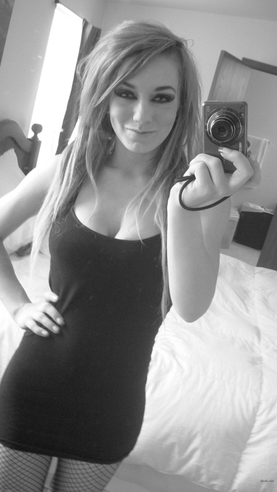 Hot Naked Girl in Private Photo - Explicit Amateur Nudes