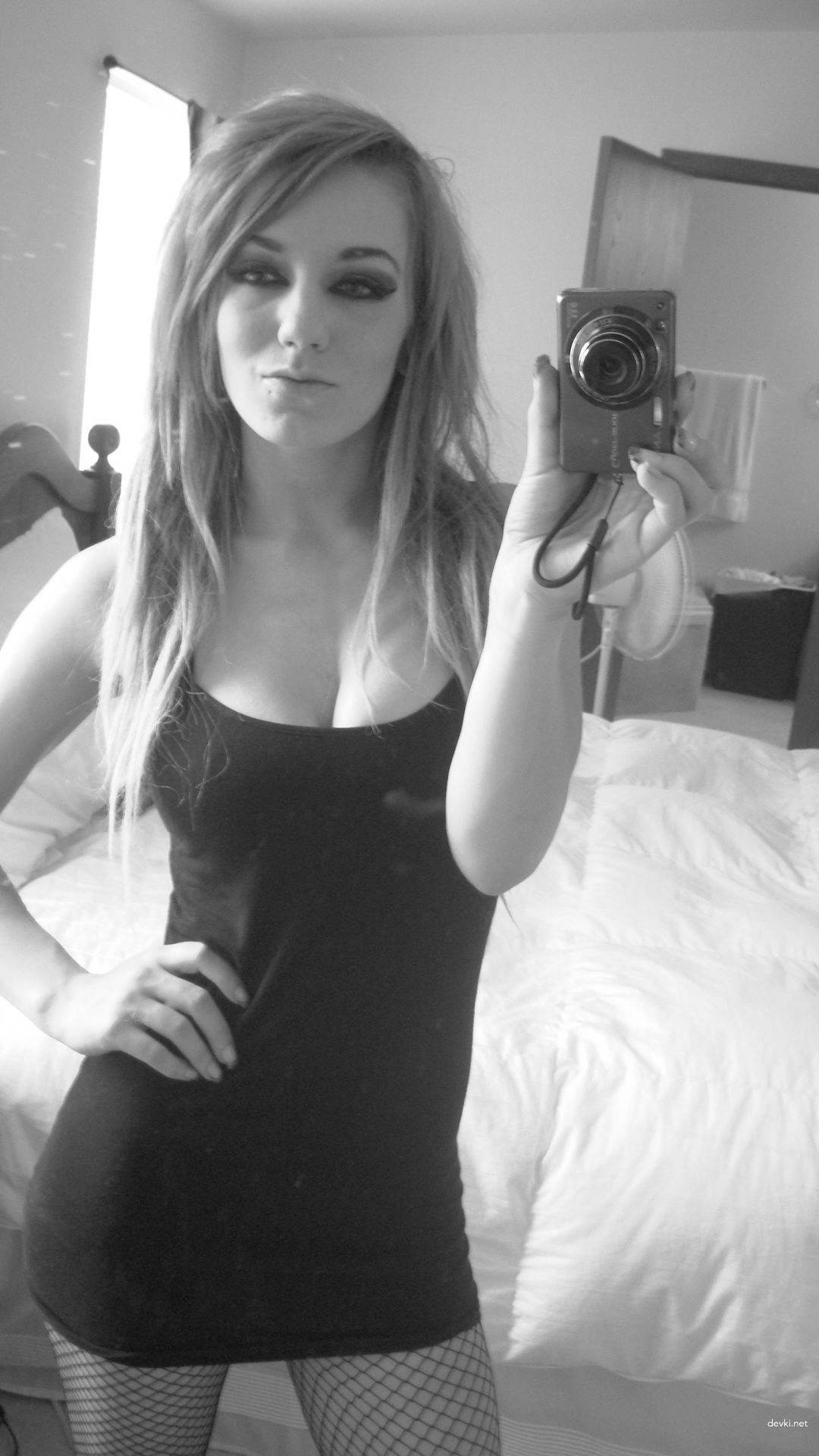 Hot Naked Girl in Private Photo - Explicit Amateur Nudes