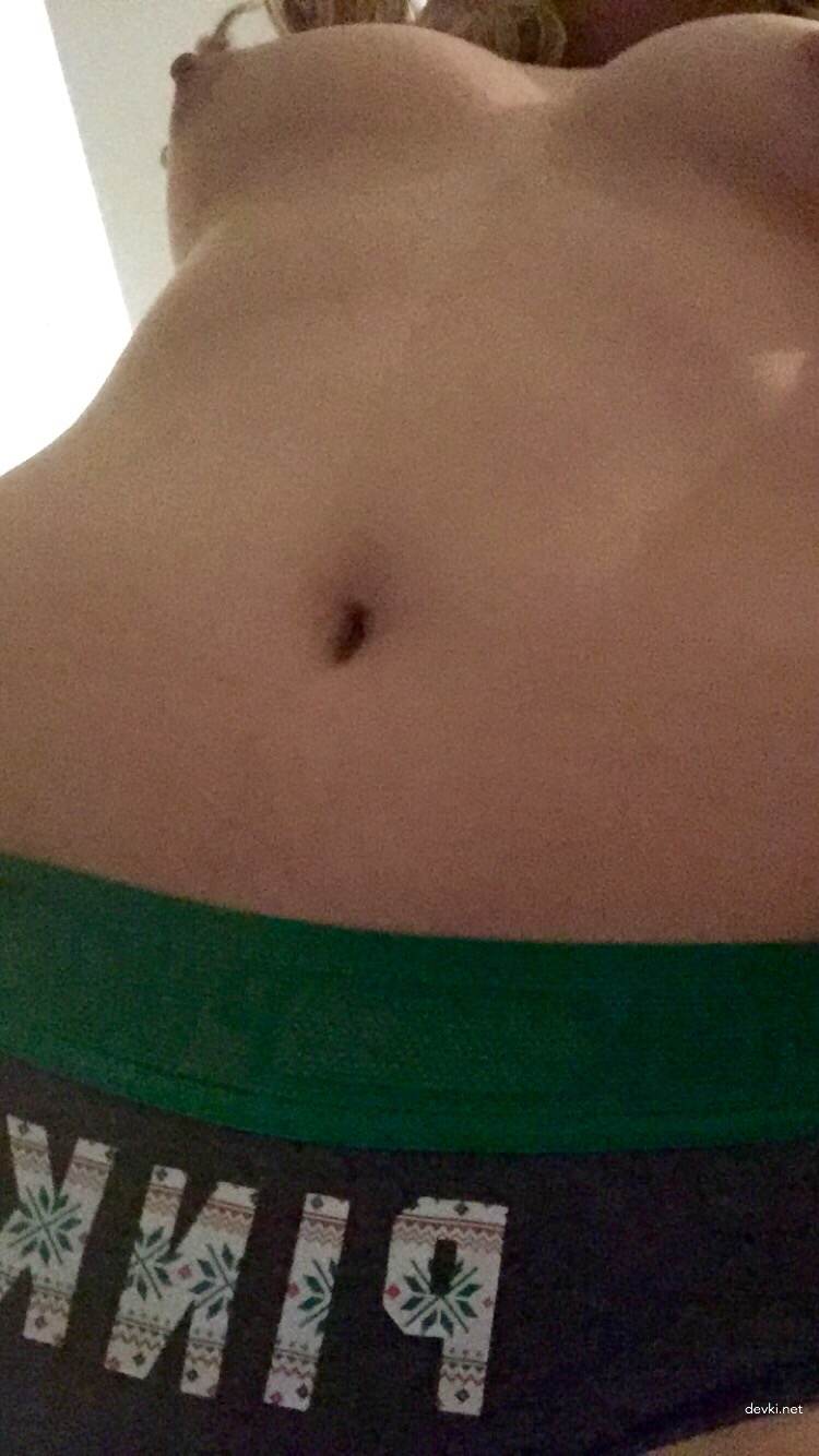 Amateur Blonde Babe's Erotic Photoshoot: Explicit and Seductive