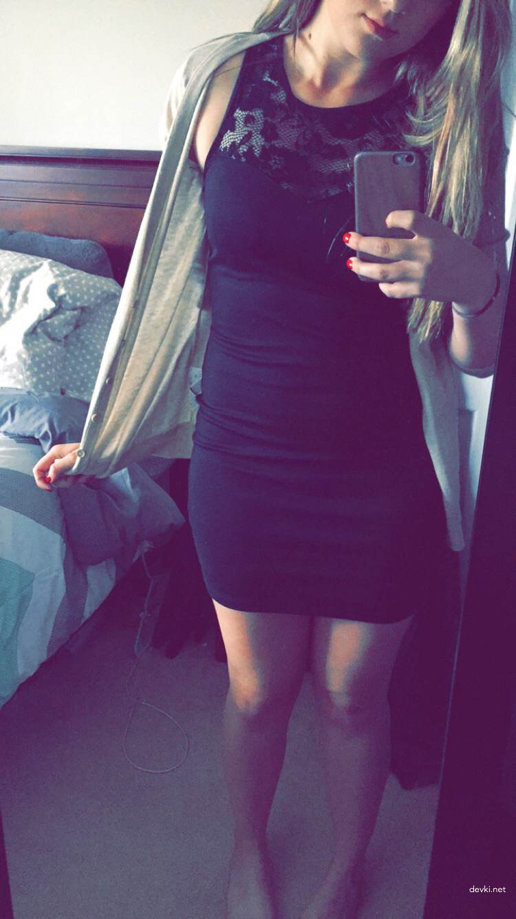 Amateur Blonde Babe's Erotic Photoshoot: Explicit and Seductive