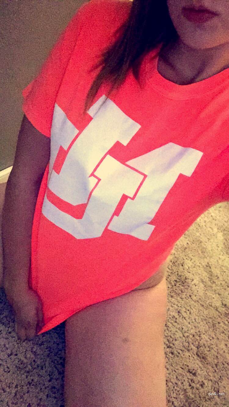 Amateur Blonde Babe's Erotic Photoshoot: Explicit and Seductive